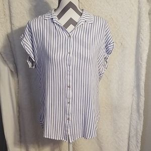 Agnes & Dora short sleeve top size large